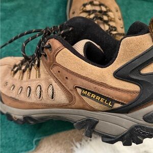 Merrell Men's Tan and Black Athletic Shoes